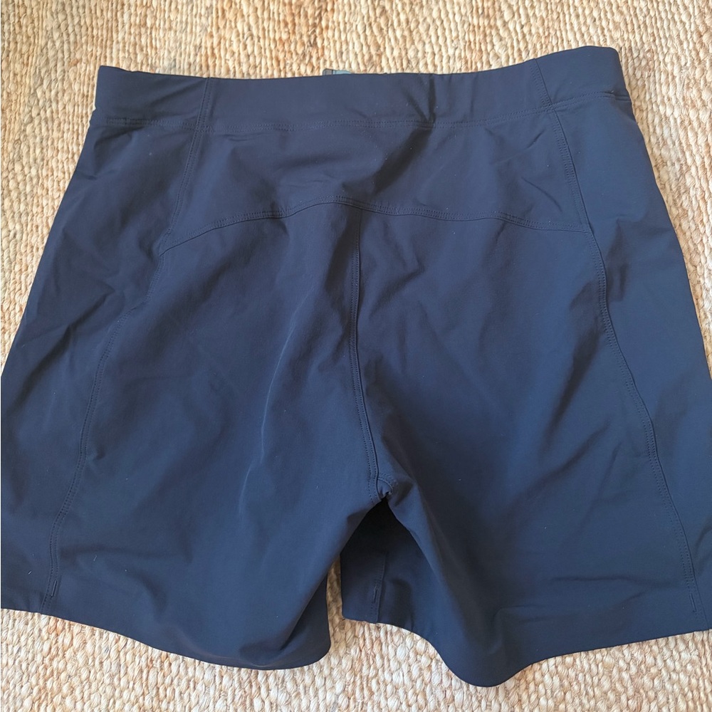 Arc’teryx Gamma LT Short 6” in Black - Picture 3 of 6
